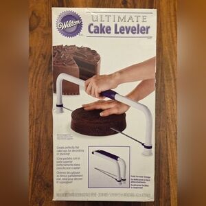 Wilton Ultimate Cake Leveler - White and Purple